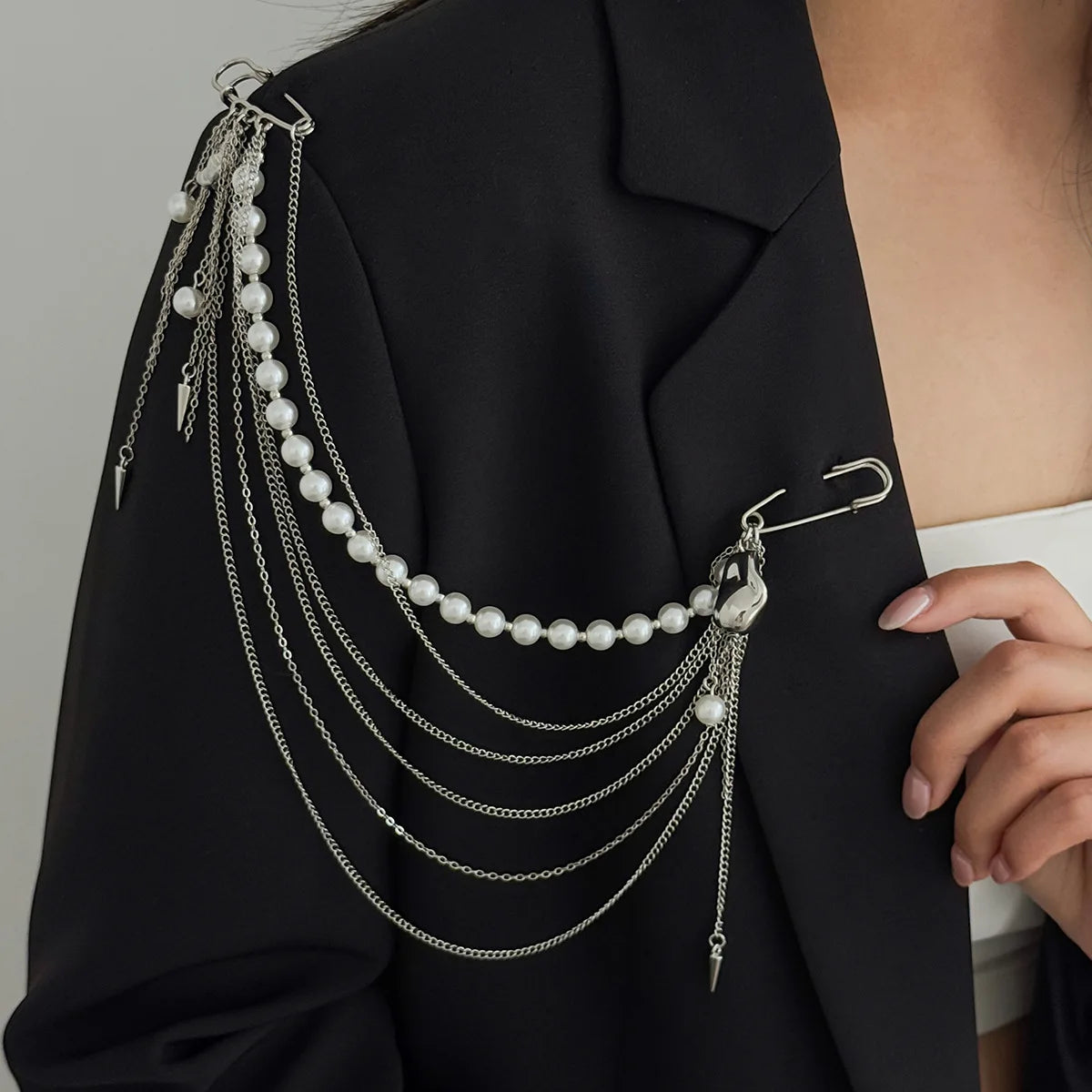 New Fashion Imitation Pearl Tassel Brooch for Women Punk Hip Hop Metal Long Chain Double Pins Brooches Suit Jewelry