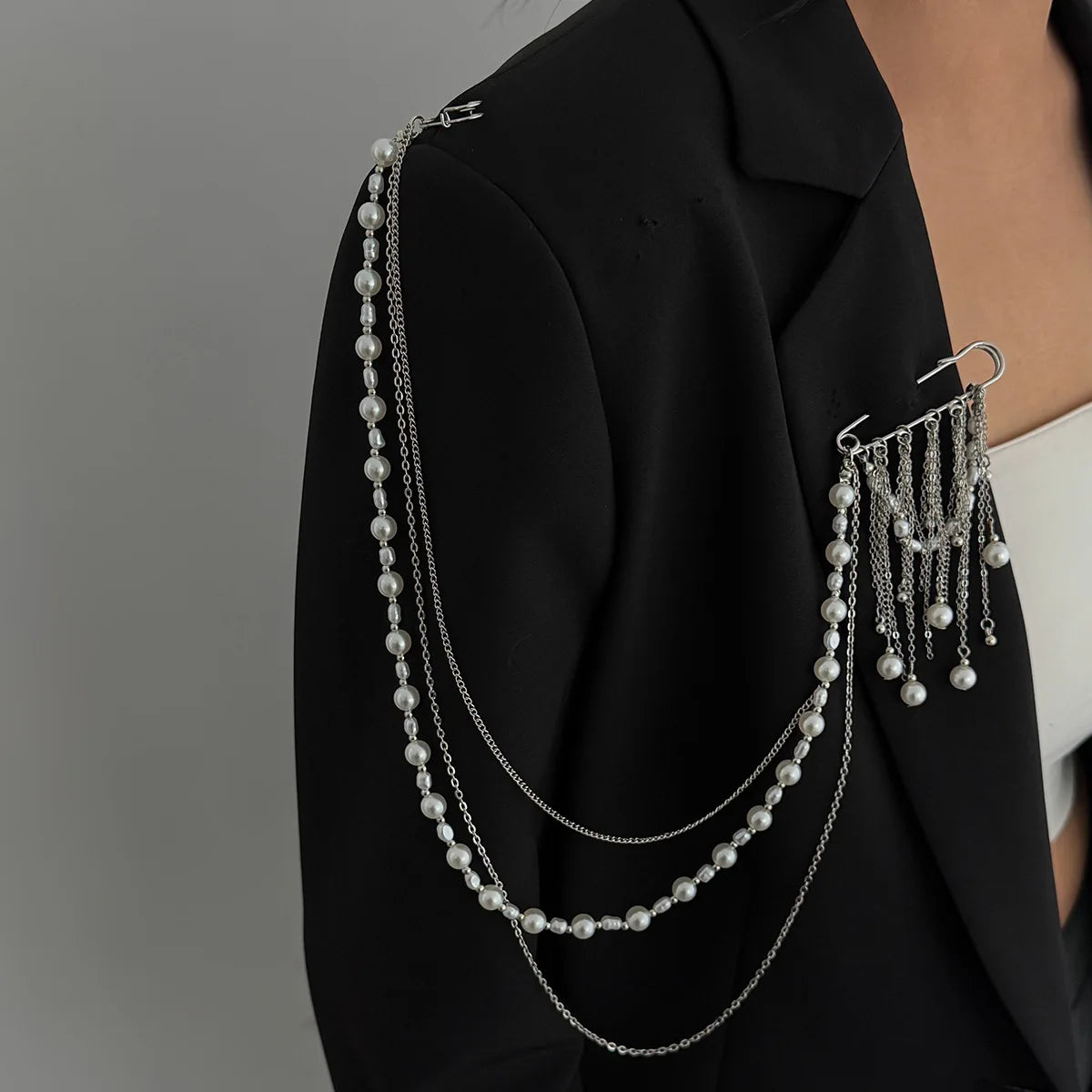 New Fashion Imitation Pearl Tassel Brooch for Women Punk Hip Hop Metal Long Chain Double Pins Brooches Suit Jewelry