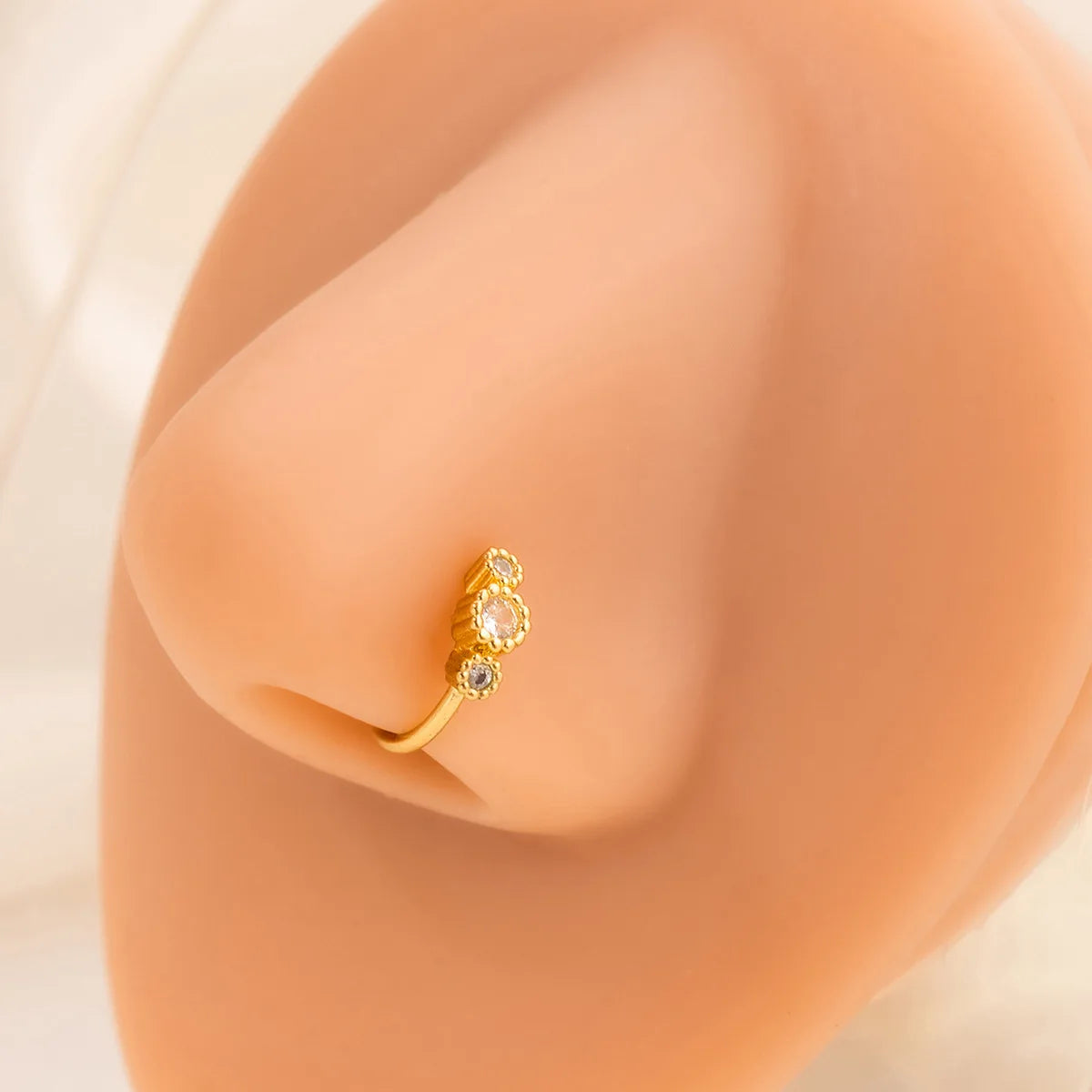 Hip-hop Rock Personality Shiny Inlaid Zircon Leaves Flowers No Piercing Nose Stud Nose Ring for Women Punk Jewelry Accessories