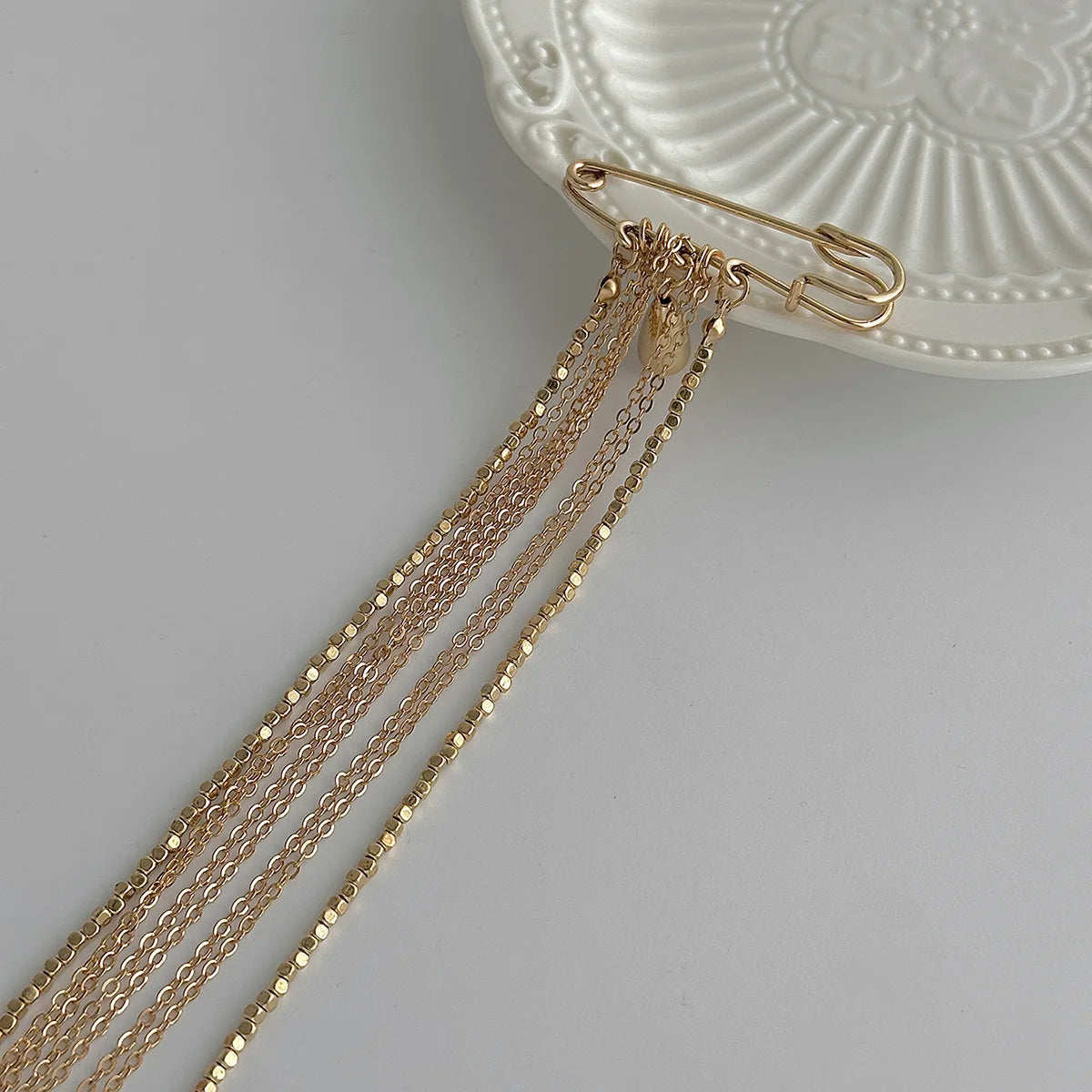 Long Tassel Metal Chain Brooch Unique Trendy Design Drip Shaped Multi-chain Pin Suit Clothing Accessories Gifts