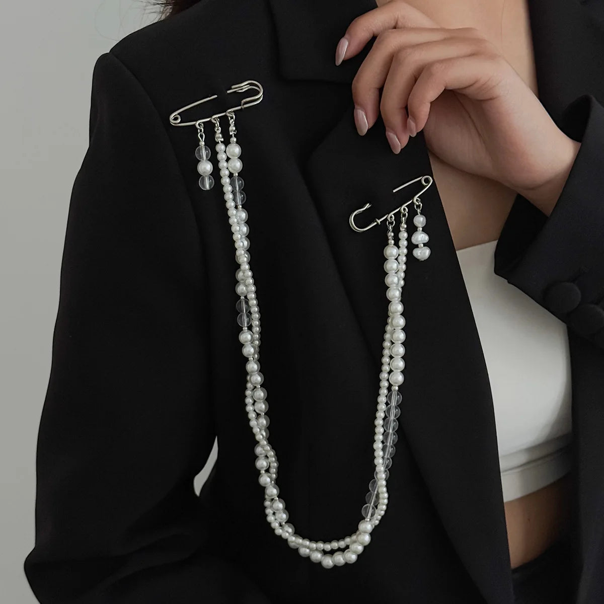 New Fashion Imitation Pearl Tassel Brooch for Women Punk Hip Hop Metal Long Chain Double Pins Brooches Suit Jewelry