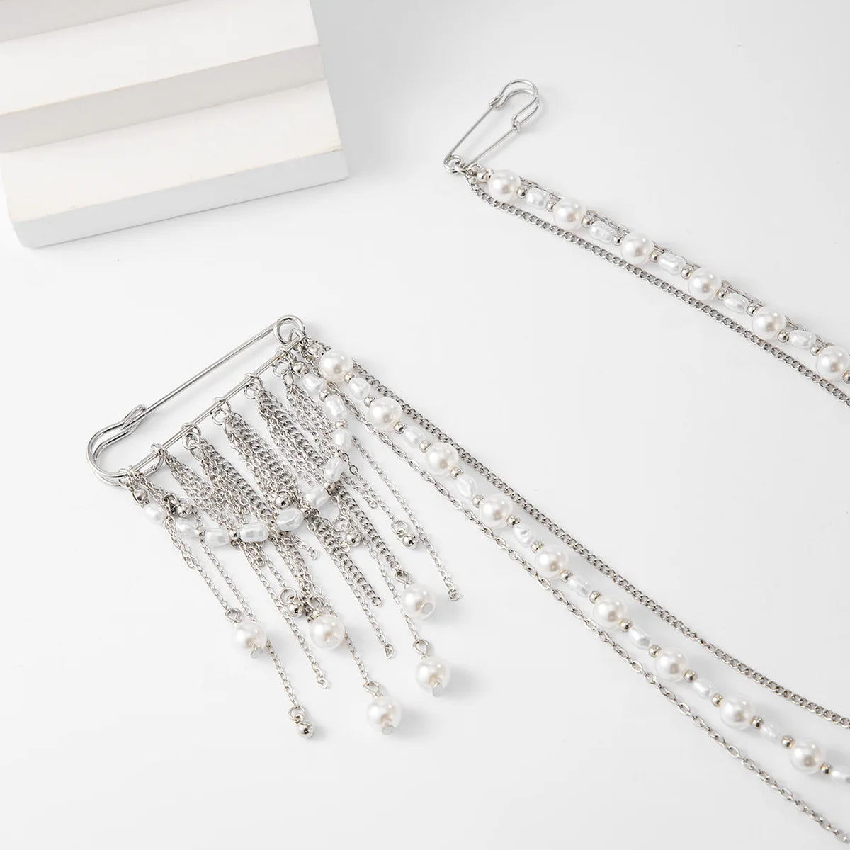 New Fashion Imitation Pearl Tassel Brooch for Women Punk Hip Hop Metal Long Chain Double Pins Brooches Suit Jewelry